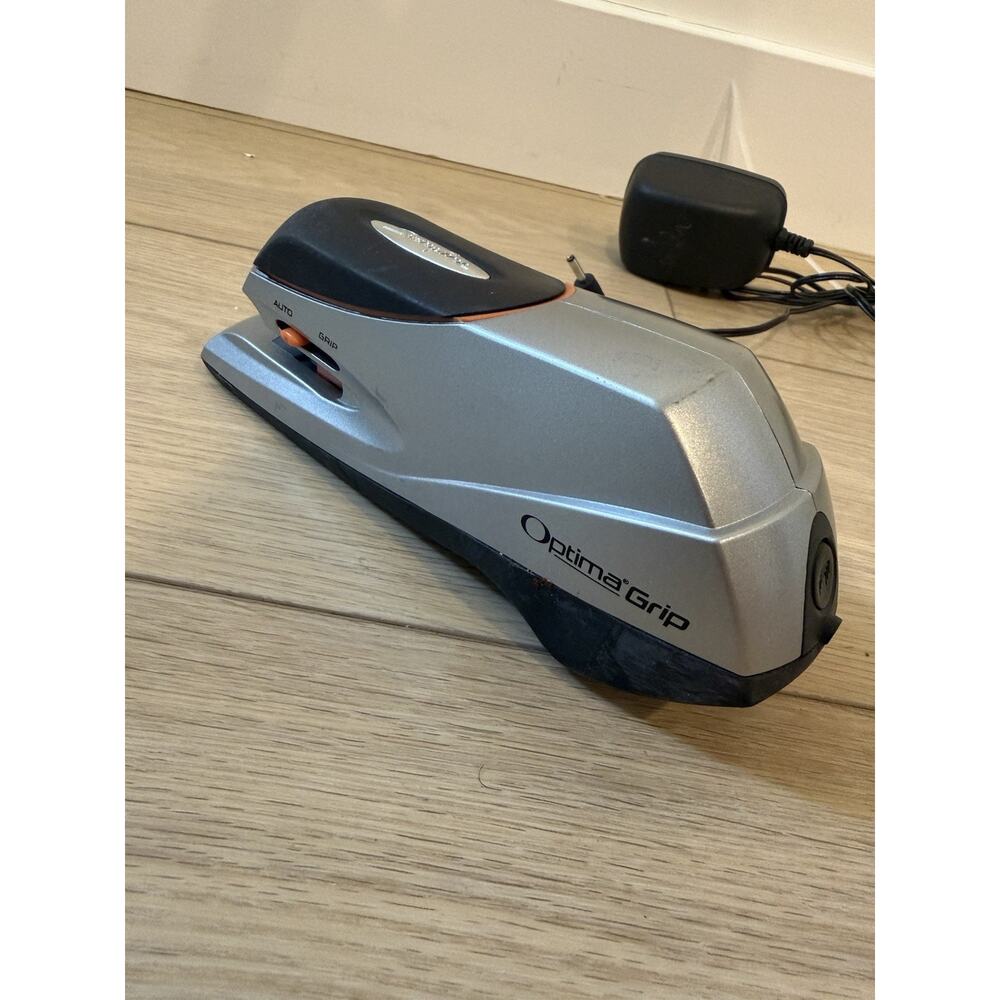Swingline 48207 Optima Grip Electric Stapler 20 Sheet Capacity Silver Battery+AC - Picture 2 of 4